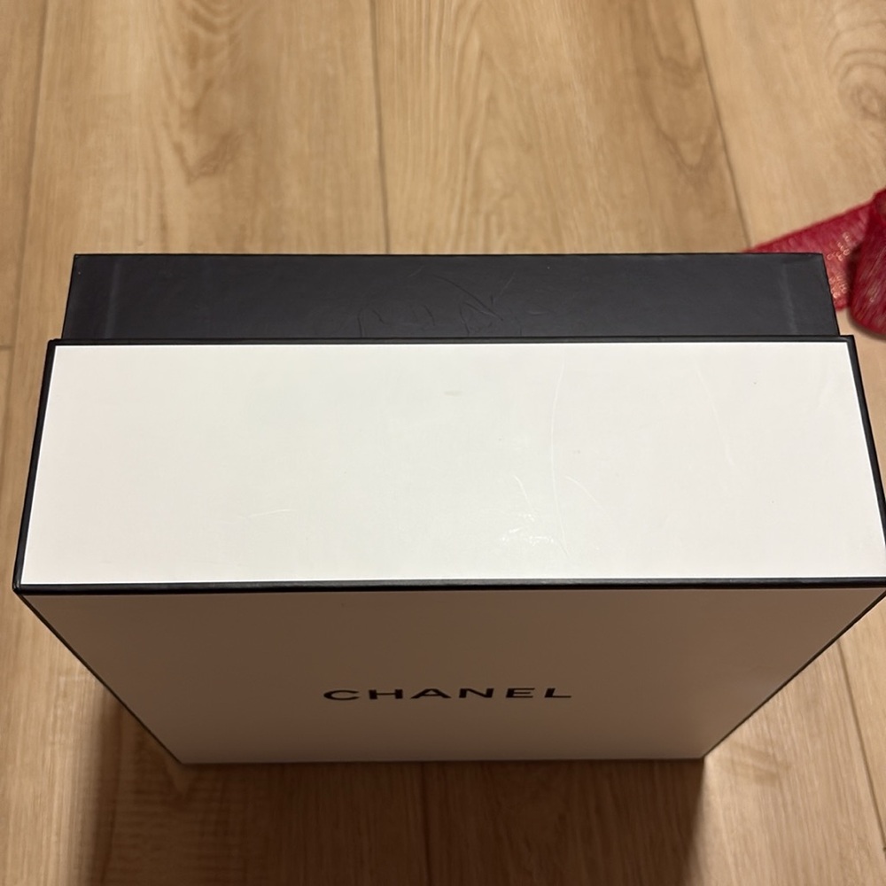 Chanel Gift Box with Holiday Ribbon - Picture 5 of 9